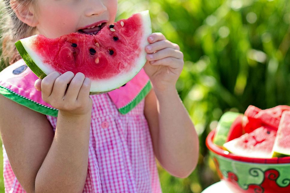 La recomendación es aprovechar la temporada de frutas y disfrutar de sandías, melones, duraznos, entre otros. 